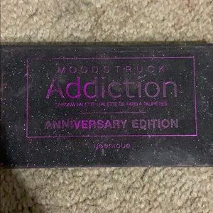 Younique Eyeshadow palette